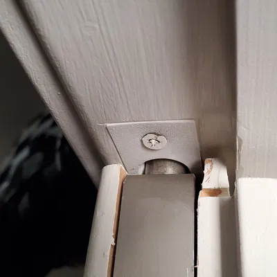 Khóa trượt cửa ngăn chặn rung lắc cho khung cửa