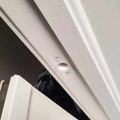 Khóa trượt cửa ngăn chặn rung lắc cho khung cửa