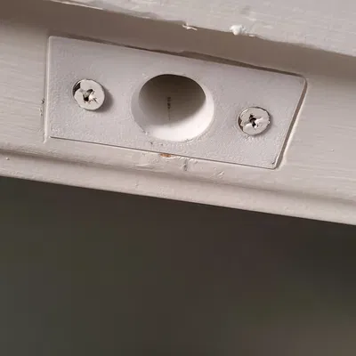 Khóa trượt cửa ngăn chặn rung lắc cho khung cửa