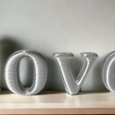 Chữ cái trang trí đáng yêu cho kệ của bạn