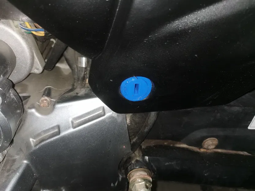 Thay thế khóa nắp bên cho xe máy Romet ADV 125 - Image 1