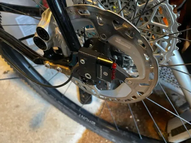 Giá đỡ đèn hậu Supernova E3 gắn vào yên xe - Image 1