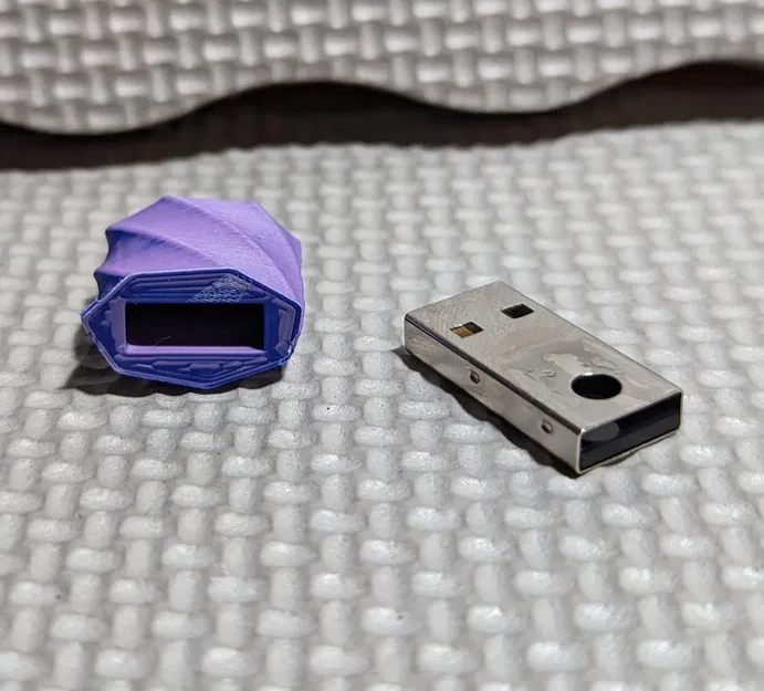 Vỏ bọc cho USB Flash Drive với thiết kế tiện lợi - Image 2