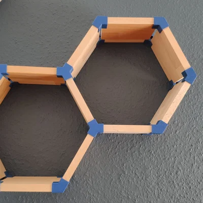 Hệ thống kệ hình lục giác bằng gỗ và kết nối in 3D