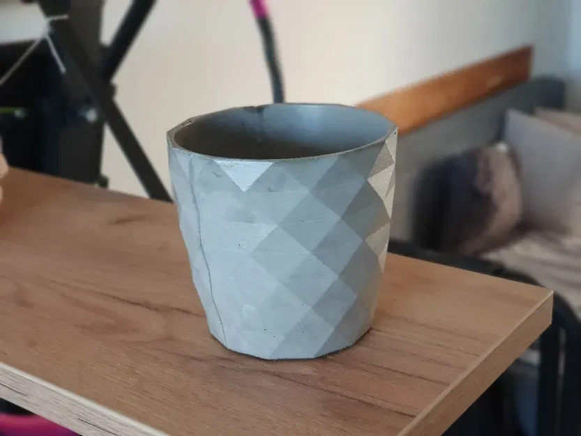 Chậu cây thiết kế đơn giản và tinh tế - Image 1