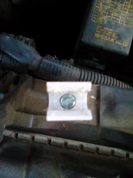 Cái kẹp hỗ trợ nắp ca-pô cho Nissan X-Trail (2003-2007) - Image 3