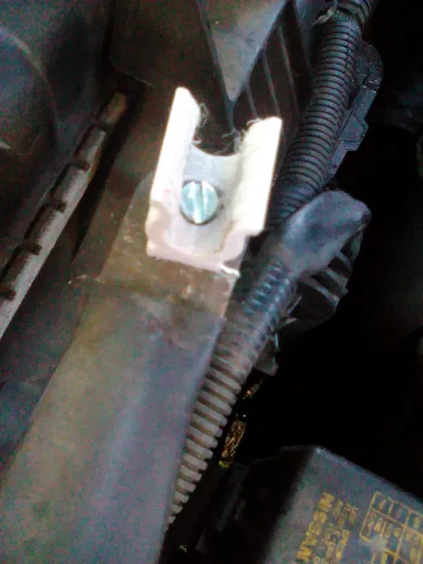 Cái kẹp hỗ trợ nắp ca-pô cho Nissan X-Trail (2003-2007) - Image 4