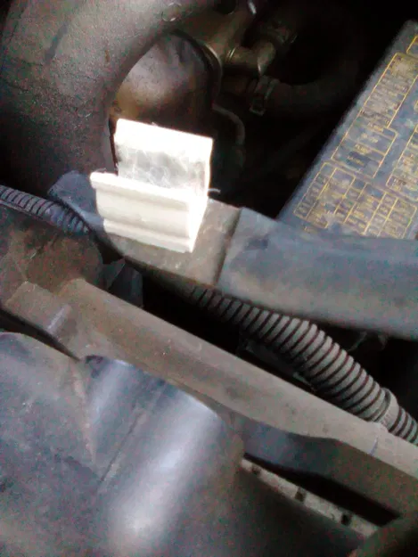 Cái kẹp hỗ trợ nắp ca-pô cho Nissan X-Trail (2003-2007) - Image 5