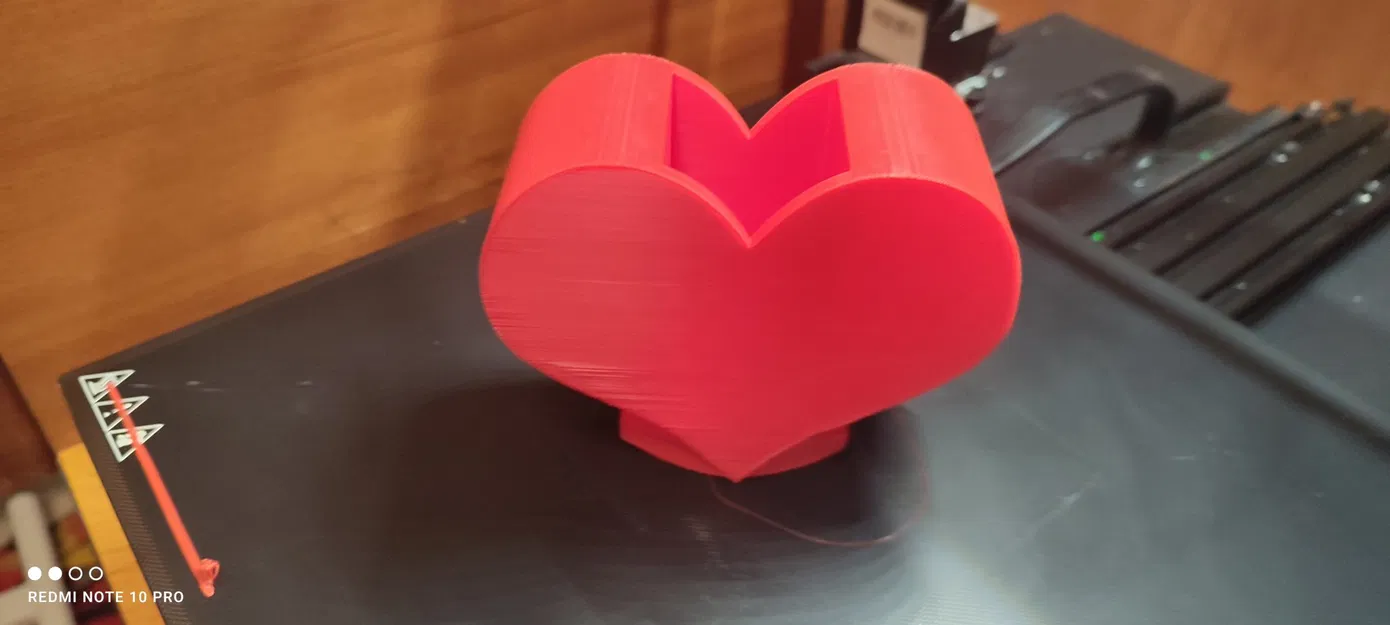 Giá đỡ bút hình trái tim - Image 1