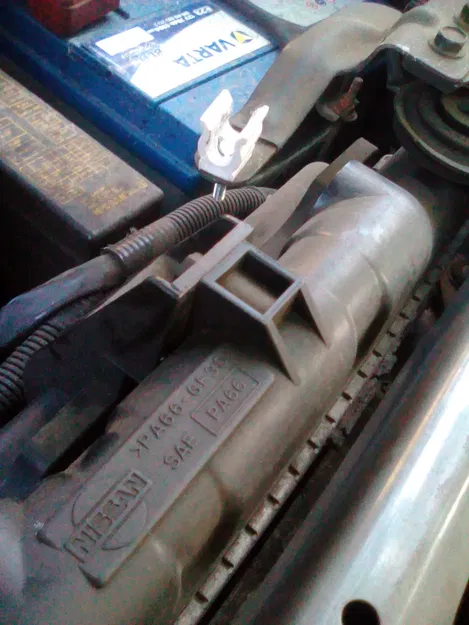 Cái kẹp hỗ trợ nắp ca-pô cho Nissan X-Trail (2003-2007) - Image 6