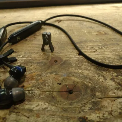 Kẹp dây tai nghe bluetooth tiện lợi