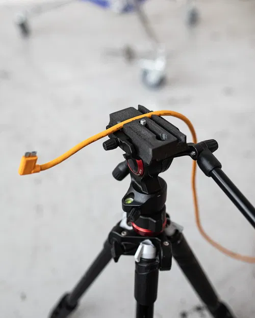 Bảng Manfrotto với khe cáp cho chụp ảnh tethered - Image 1