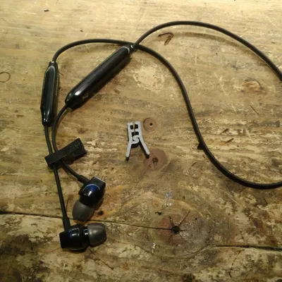 Kẹp dây tai nghe bluetooth tiện lợi