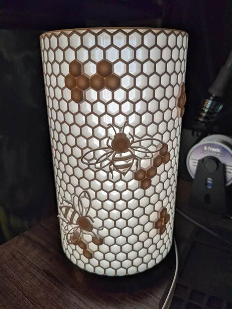 Decal ong cho chao đèn tổ ong Bemko - Image 1
