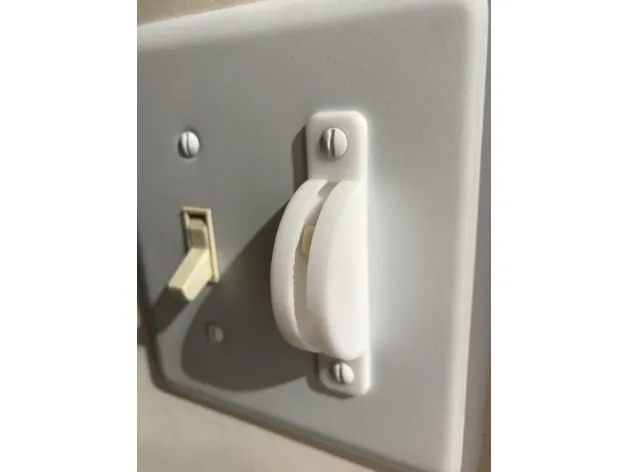 Nắp che công tắc đèn an toàn với khe mở phía trước - Image 1