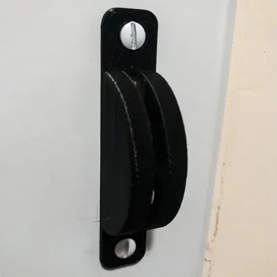 Nắp che công tắc đèn an toàn với khe mở phía trước