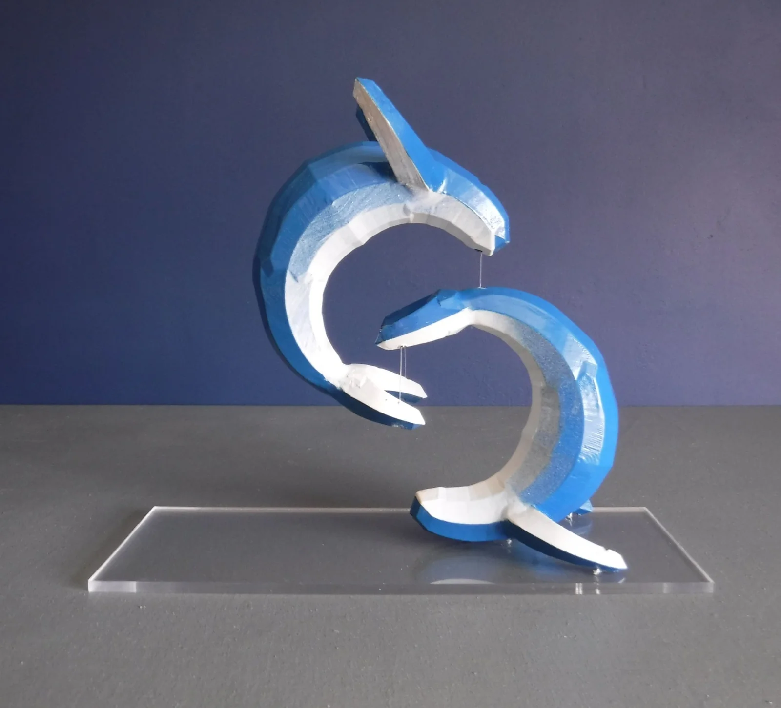 Cá voi sơn tay phong cách low poly trong trạng thái vui chơi 1