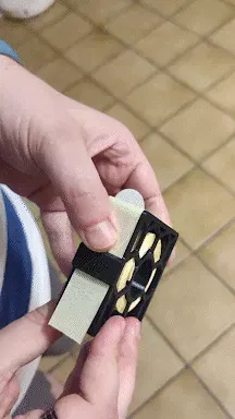 Máy phát nhãn dán cho bắn súng - Image 1