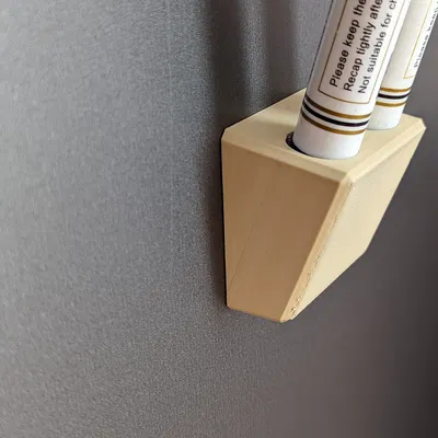 Giá đỡ bút dạ trên bảng trắng từ tính