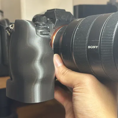 Cán cầm thoải mái cho máy ảnh Sony A7R3