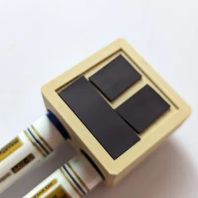 Giá đỡ bút dạ trên bảng trắng từ tính