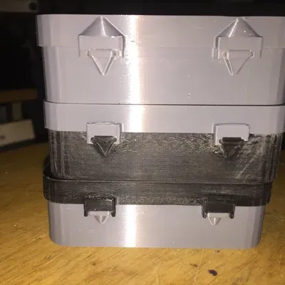 Hộp đựng kích thước Altoids với bản lề và chốt nhỏ