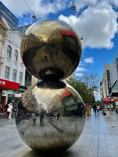 Mô hình nghệ thuật Malls Balls tại Rundle Mall, Adelaide - Image 2