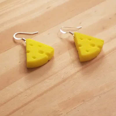 Khuyên tai hình miếng phô mai độc đáo