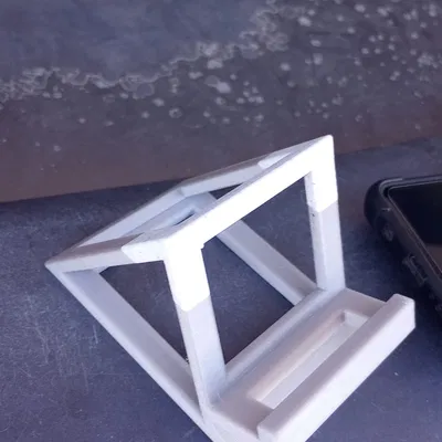 Giá đỡ điện thoại kiểu Low Poly