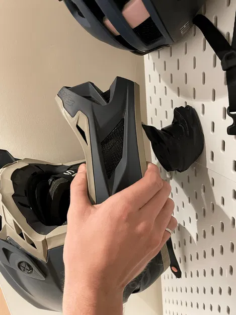 Giá treo mũ bảo hiểm MTB cho bảng ghim Skadis - Image 2