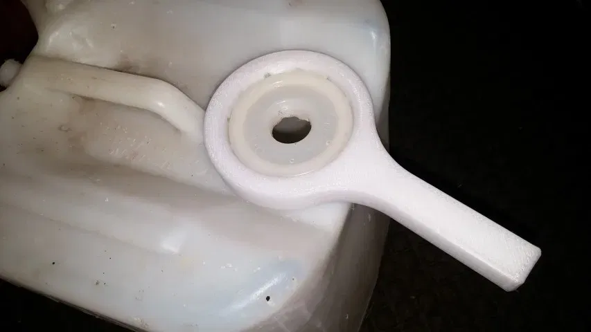 Cờ lê mở nắp bình chứa nước 5 gallon và hóa chất clo - Image 3