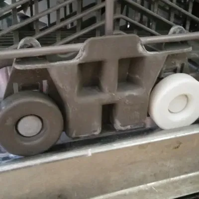 Bánh xe và chốt khóa cho khay dưới máy rửa chén Maytag