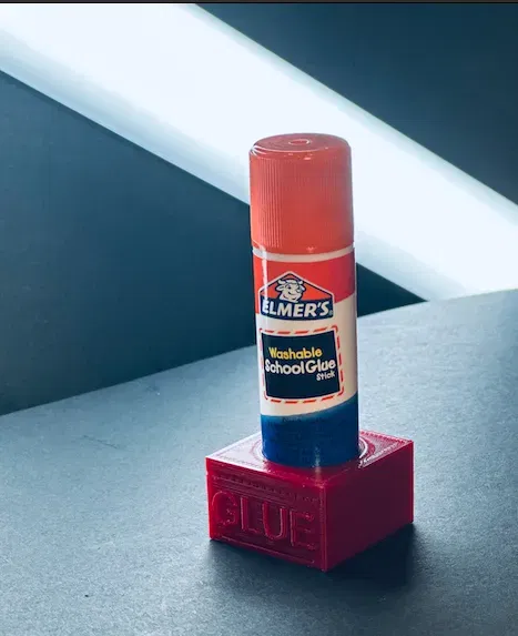 Giá đỡ bút keo đơn giản nhưng hữu ích - Image 1