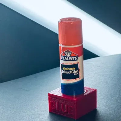 Giá đỡ bút keo đơn giản nhưng hữu ích