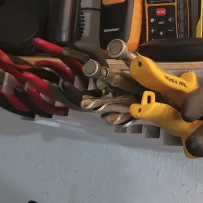 Giá đỡ dụng cụ cầm tay dạng tổ chức cho kẹp và kéo