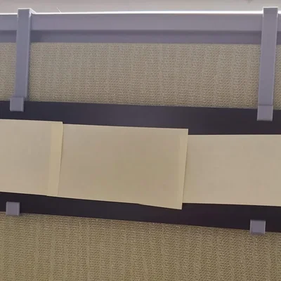 Giá đỡ bảng tên treo tường cho văn phòng