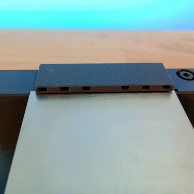 Giá đỡ làm việc với hệ thống xả nước cho EDM Gridfinity