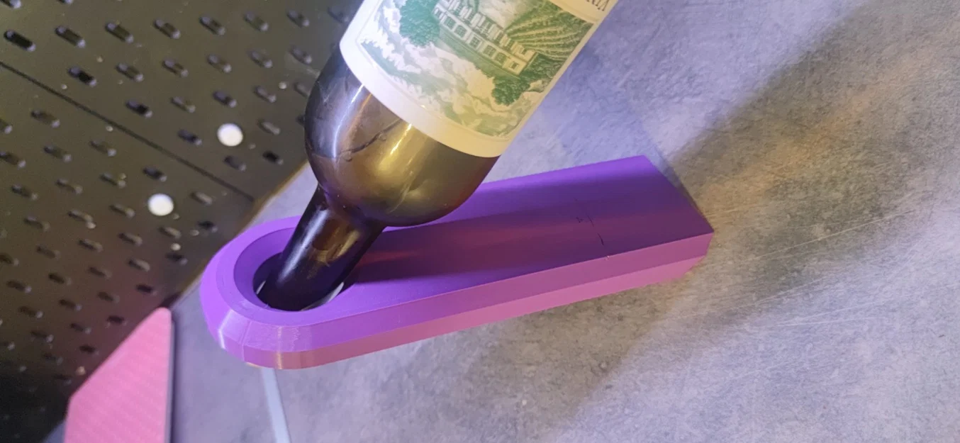 Giá đỡ rượu Gravity độc đáo cho không gian bếp - Image 2