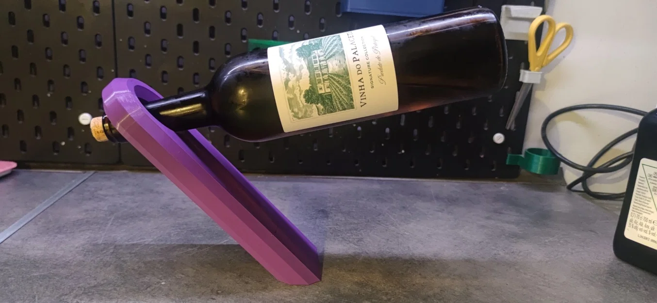 Giá đỡ rượu Gravity độc đáo cho không gian bếp - Image 4