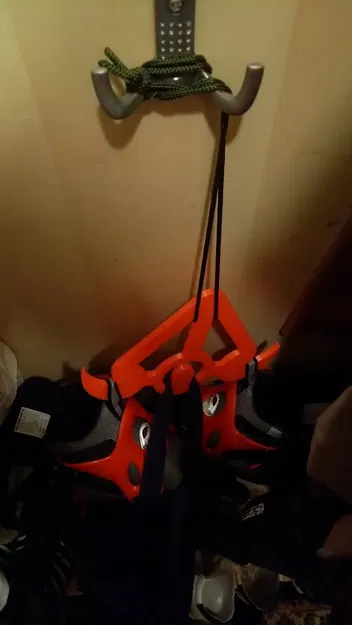 Giá treo giày patin tiện lợi cho trẻ em - Image 1