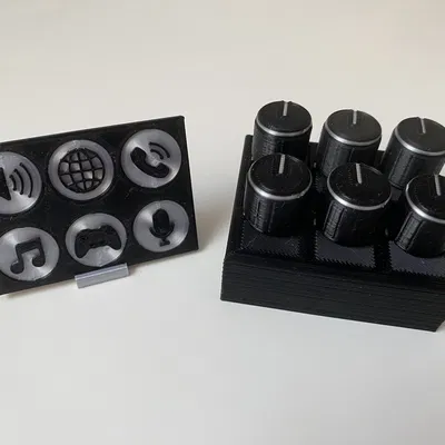 Vỏ mixer âm thanh Deej với núm điều chỉnh và bảng nhãn