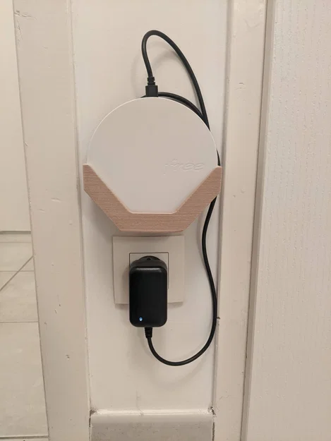 Giá đỡ wifi cho hộp Freebox Pop lắp đặt theo chiều dọc - Image 1