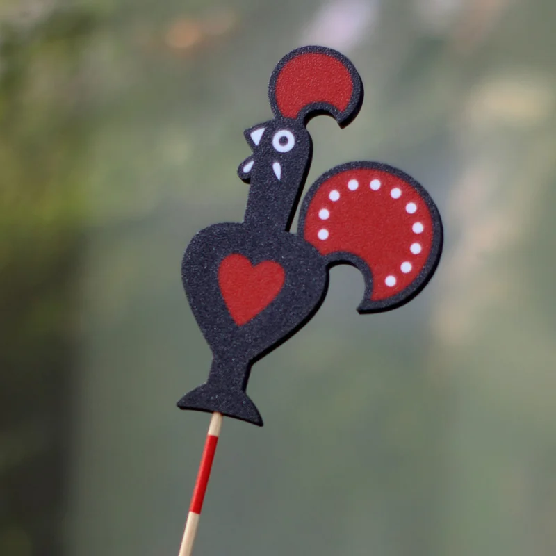 Mô hình gà Nandos làm điểm nhấn trang trí bàn