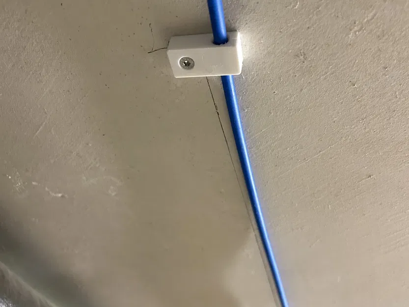 Giá đỡ ống dẫn cáp quang vào nhà - Image 1