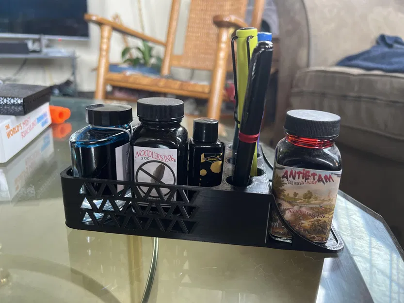 Trạm đổ mực bút máy và tổ chức bàn làm việc - Image 1