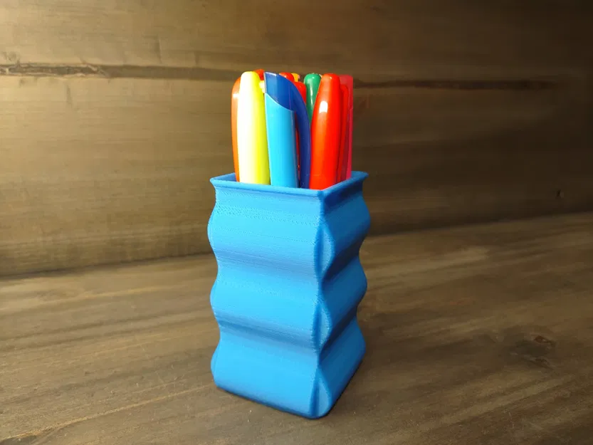 Giá đỡ bút hình vuông sóng cho văn phòng phẩm - Image 1