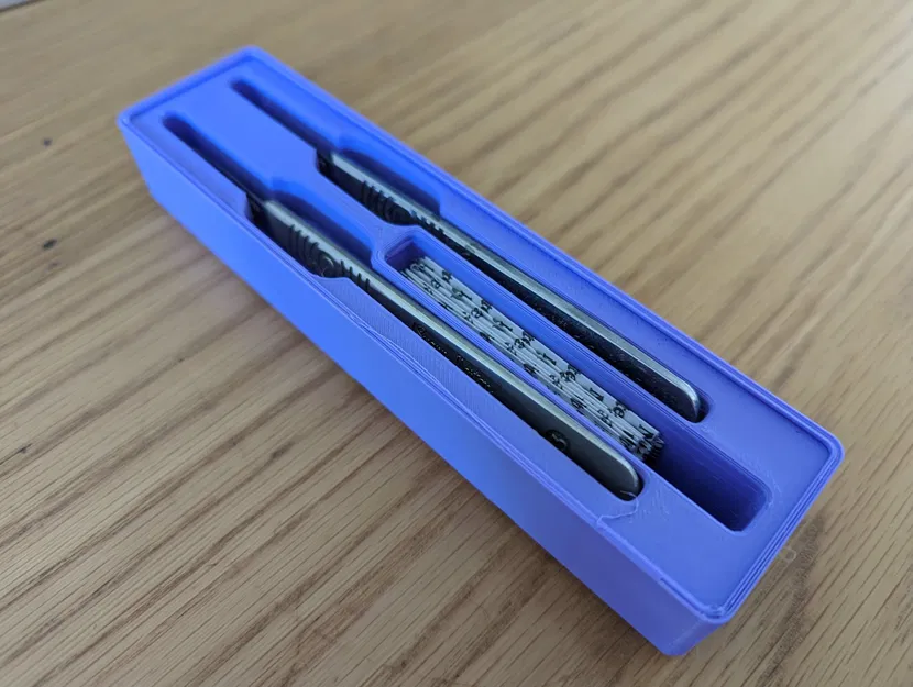 Giá đỡ dao phẫu thuật Swann Morton kiểu Gridfinity - Image 1