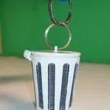 Mô hình móc khóa hình rác độc đáo