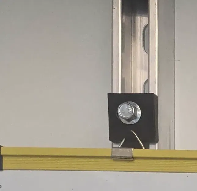 Móc treo bảng trắng cho kênh giằng - Image 1