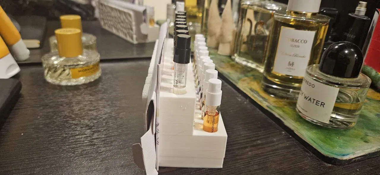 Giá đỡ cho các mẫu nước hoa mini du lịch - Image 2